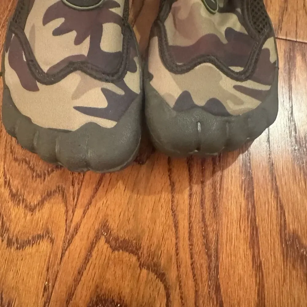 NEW Norty Kids Camo Skeletoe Water Shoes Boys Size 4 Slip-On Aqua Socks Unisex